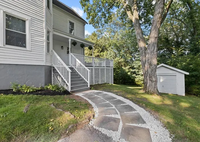 Prime West Hartford Center Location: Historic Gem