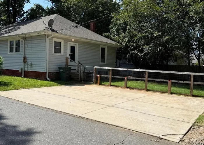 Sleeps 6, 3Br House, Fenced Yard, Pets Welcome - Mins To Motor Speedway