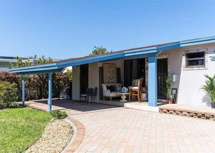 Luxury Waterfront Villa, With Private Hot Tub, Beachs, Aventura Mall Casinos, Restaruants
