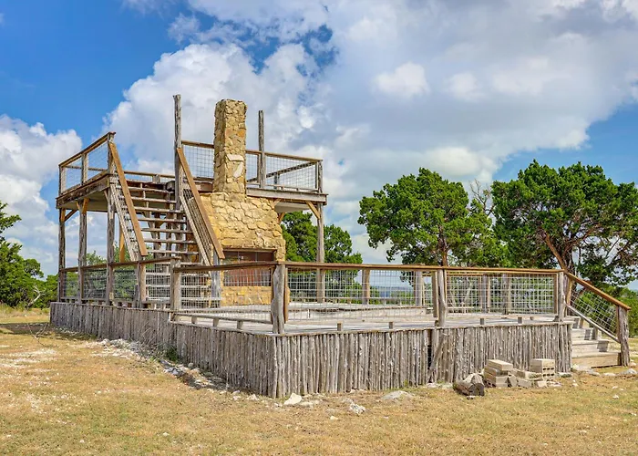 Chic 'Tree House' Studio ~ 24 Mi To Bandera!