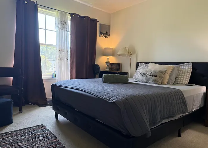 Wonderful Room In Great Neighborhood In Private House For One Person Only