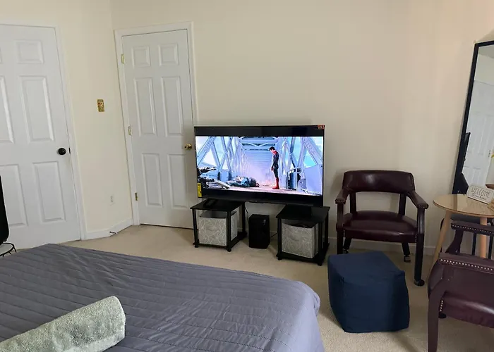 Wonderful Room In Great Neighborhood In Private House For One Person Only