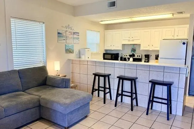 Morningside #201 Lovely Condo Close To Beach Access
