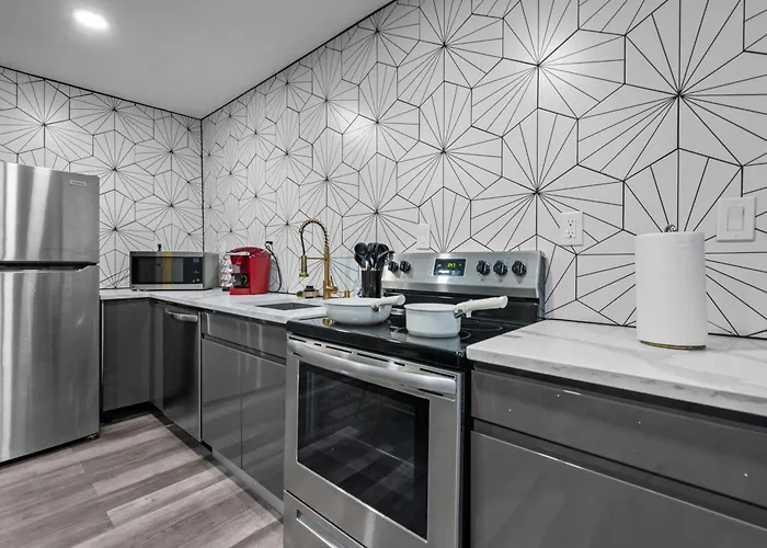 Elegant 2Br Apt Near Med Center With Free Park