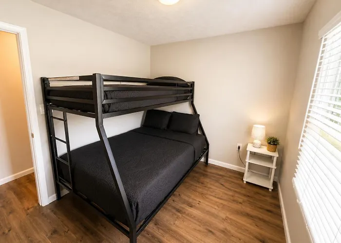 Private Ranch - Entire Home - 3 Bed Room - Hot Tub - King Bed - Fenced Yard - Pets & Kids Welcome - Game Shed - Free Wifi