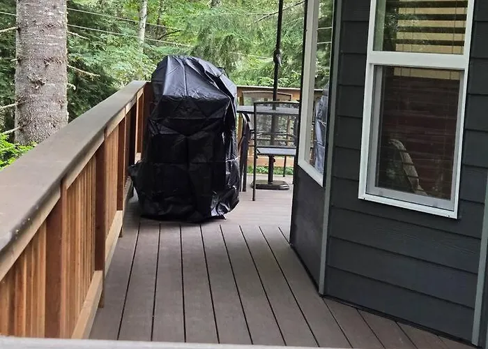 Dovetail Den - Tranquil With Hot Tub And Air Conditioning