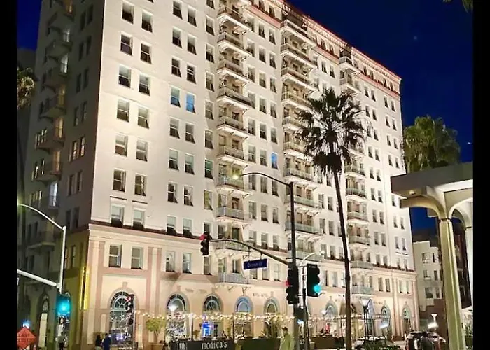 Luxe Suite Convention Center Partial Ocean View With Free Parking