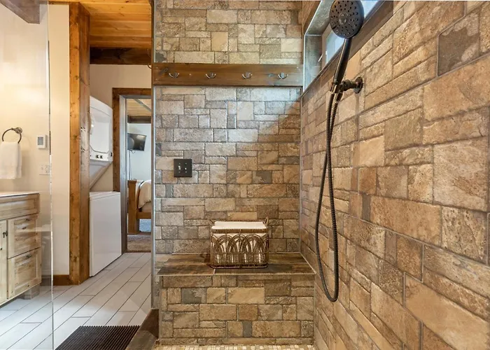 Canyon View Treehouse- Fall Vacation With A View