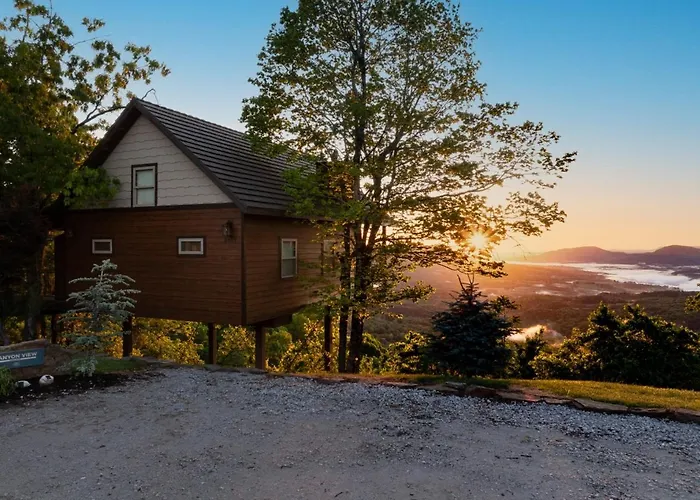 Canyon View Treehouse- Fall Vacation With A View
