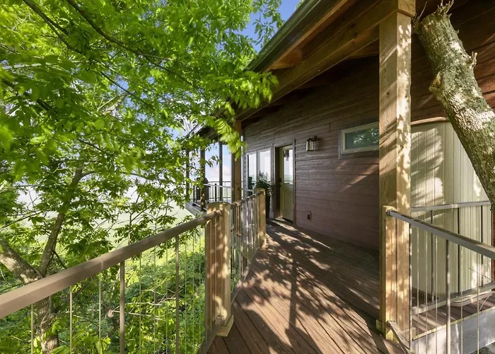 Canyon View Treehouse- Fall Vacation With A View