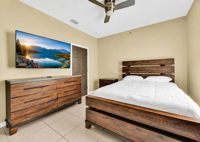 Relax & Enjoy In Our Spacious Townhome Getaway B