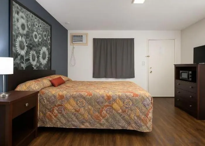 Hotel Oskaloosa - Hwy 63/92