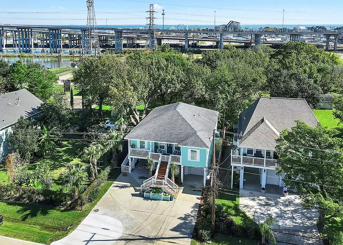 Kemah Baydreaming Near Kemah Boardwalk