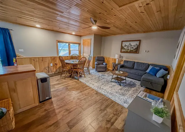 Lakeside Loft- Waterfront