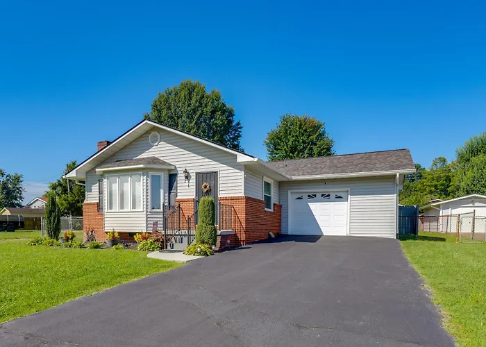 Charming Kingsport Home W/ Spacious Fenced Yard!