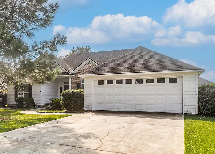 Family-Friendly Home W/ Large Yard In Valdosta