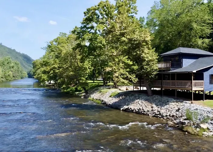 River Escape River Front Cabin