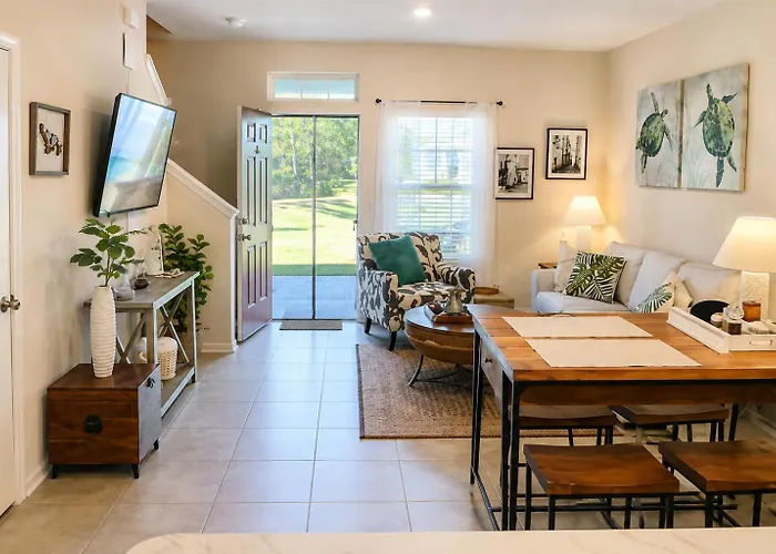 Entire Townhome Minutes From Beach And Airport