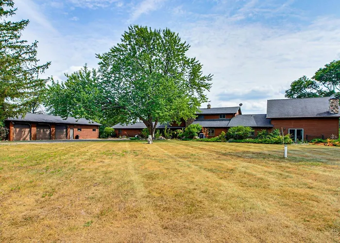 Lakefront Home On 17 Acres: 9 Mi To Dtwn Brainerd!