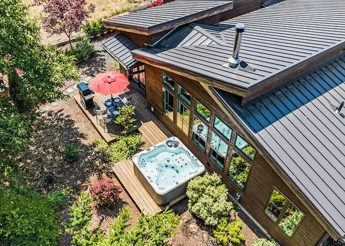 Mountain-View Retreat With Hot Tub & Waterfalls