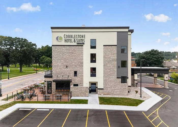 Cobblestone Hotel & Suites Waukesha West Milwaukee