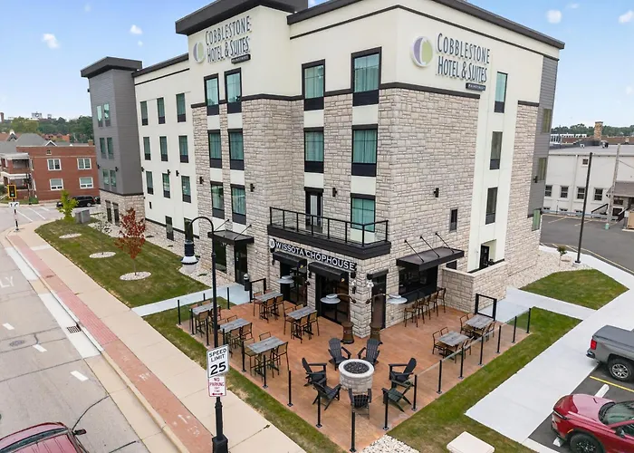 Cobblestone Hotel & Suites Waukesha West Milwaukee