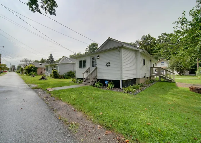 'Wishin & Fishin' Walkable Erie Home By The Beach!