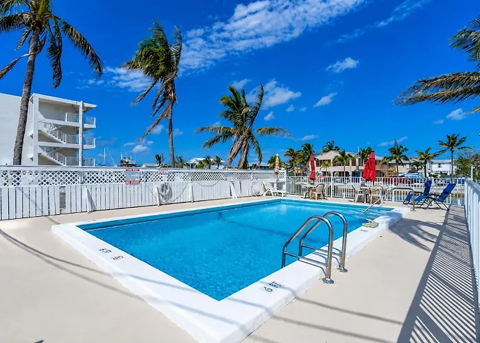 Sombrero Beach Getaway- Pool