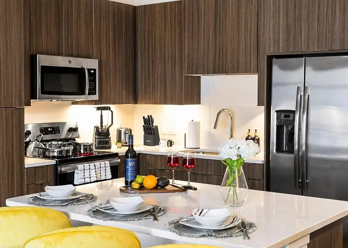 Velvet Lounge King Suite Near Legacy West Pool