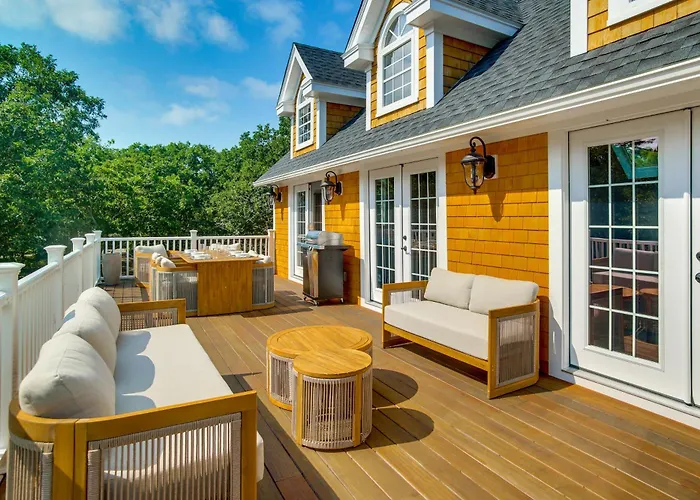 Summer Beach Pass: Wooded Martha'S Vineyard Escape
