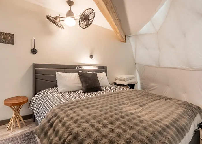The Domestead- An Epic Romantic Mountaintop Hideaway