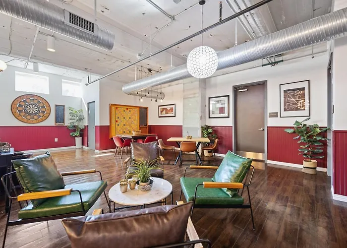 Modern Downtown Apartment | Pool, Laundry, Valet Parking