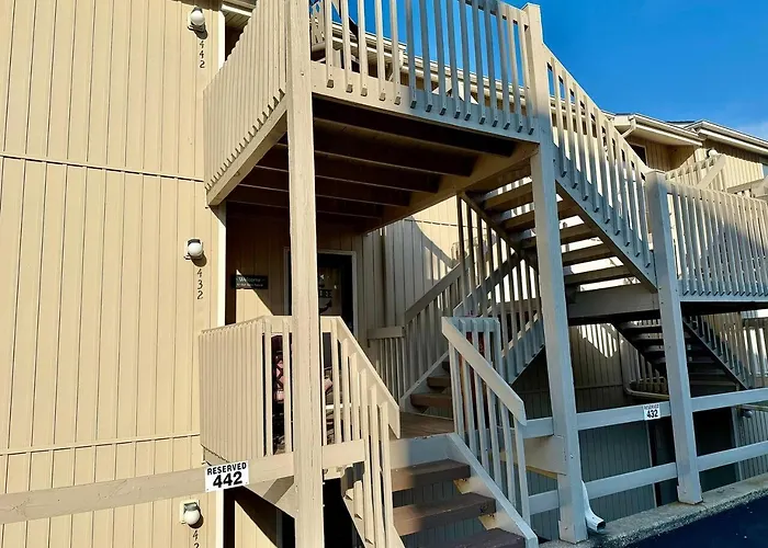 Lakefront Condo Private Deck 3 Pools