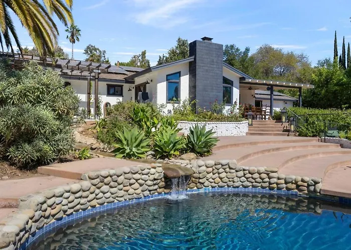 Luxury Ojai Escape Pool, Jacuzzi & Tennis Court