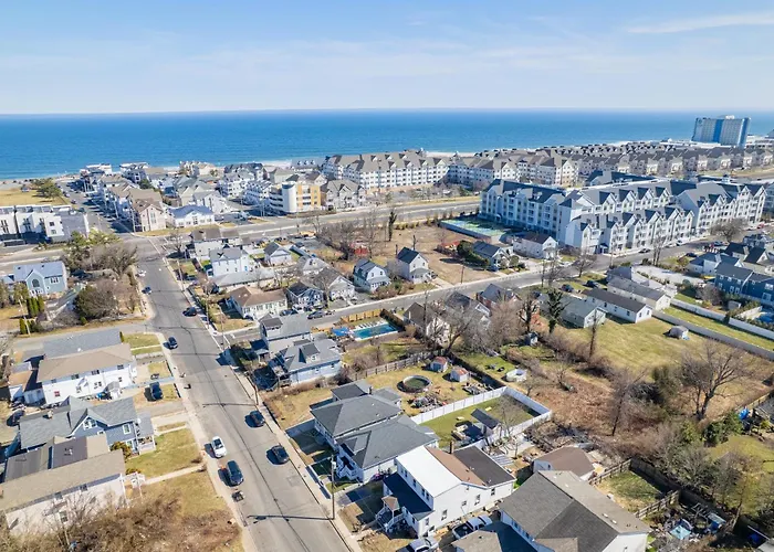 3Br Beach House | Fire Pit & Bar | Steps To Beach