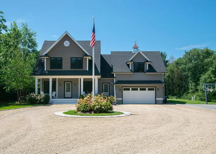 Upscale Beach Retreat W Pool Half Mile To Beach