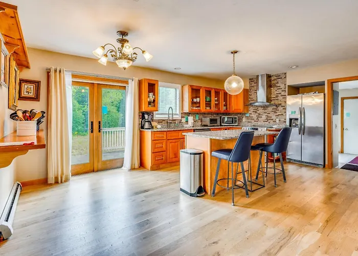 Explore The White Mountains! Spacious Rural Home