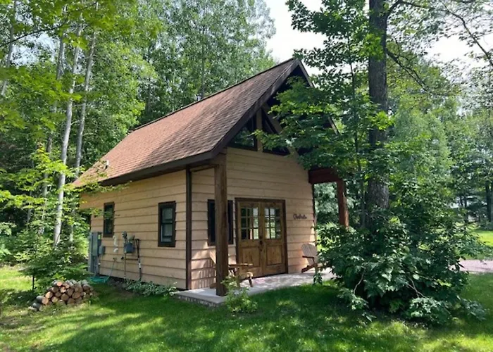 Scott'S Superior Inn And Cabins