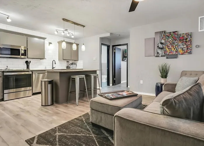 Beautiful Contemporary Suite #07
