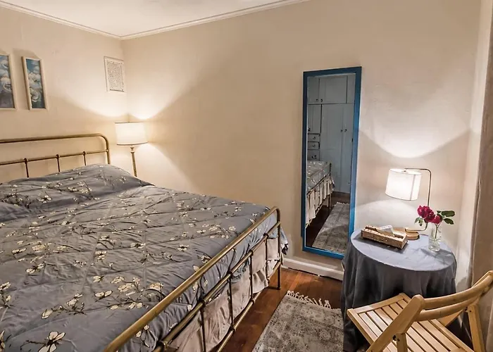 Anissa Shasta Hostel