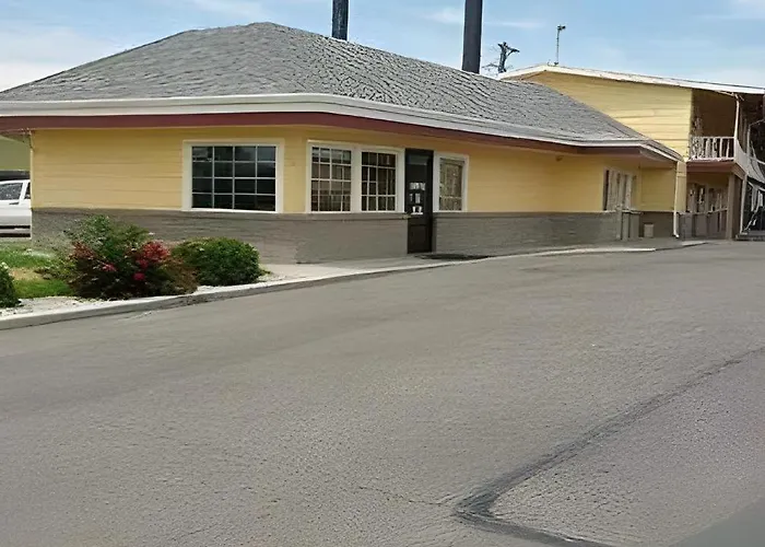Super 8 By Wyndham Ontario