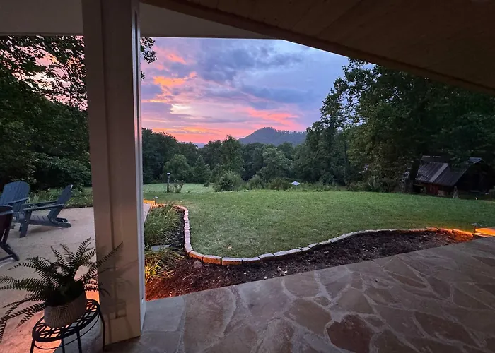 Private 12-Acre Retreat - Hot Tub, Pond & Creek