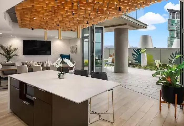 Luxury High Rise Heart Bellevue