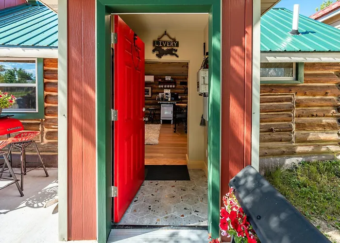 Western Log Cabin Near Downtown Sheridan