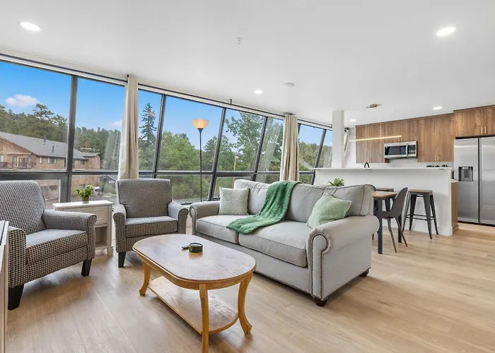 Modern Stay In The Heart Of Evergreen