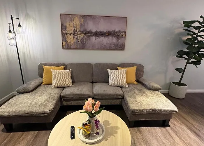 Brand New Lakeview Suite, Hot Tub And 4 Parking Spots