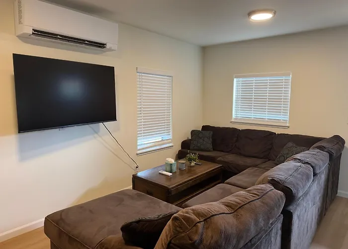Sleek & Secure Modern Suite Near Ferry