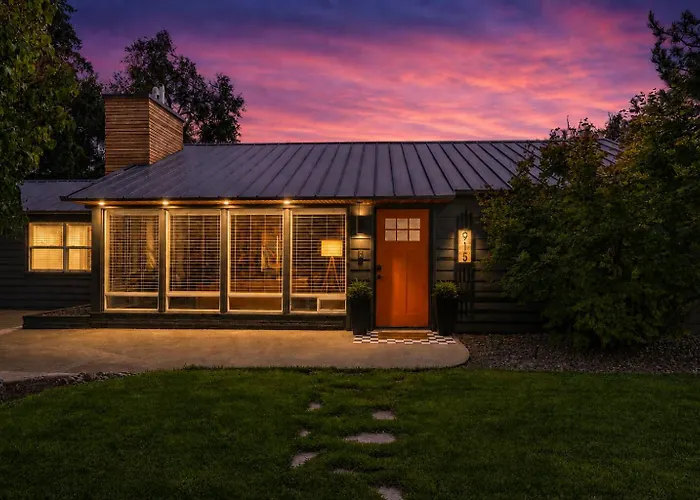 Radio Hill Retreat W/ Hot Tub Near Cwu & Dt