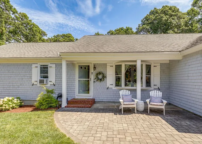 Minutes Away From The Best Beaches In Cape Cod!