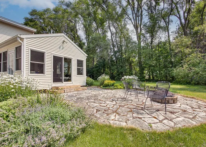 Updated Home Minutes To Downtown And Beach!